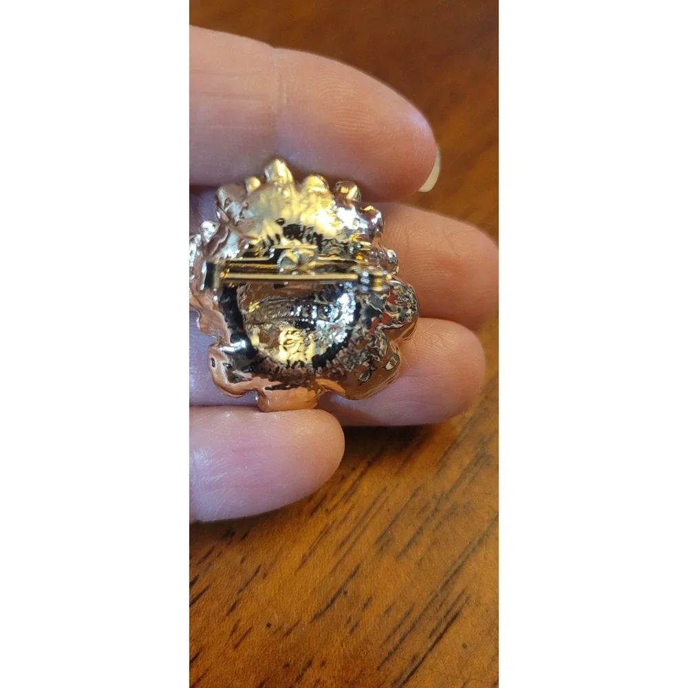 vintage gold tone flower brooch by Gerry